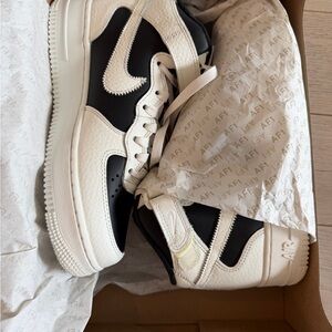 ✨NEW✨ Nike Black and White Sneakers